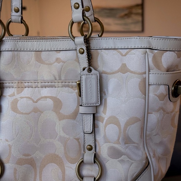 Coach Cream and Tan Shoulder Bag - Picture 7 of 8